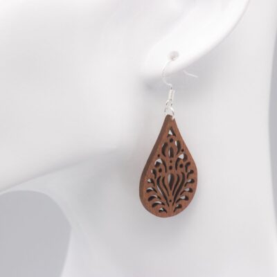 Elegante Holz Hängeohrringe tropfenförmig mit Muster