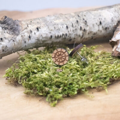 Schöne Holz Ohrstecker mit Steuerrad - rund Buche hell