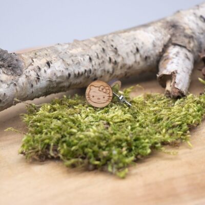 Süße Holz Ohrstecker mit Kätzchen - rund Buche hell