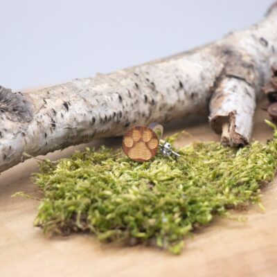 Süße Holz Ohrstecker mit Hundepfote - rund