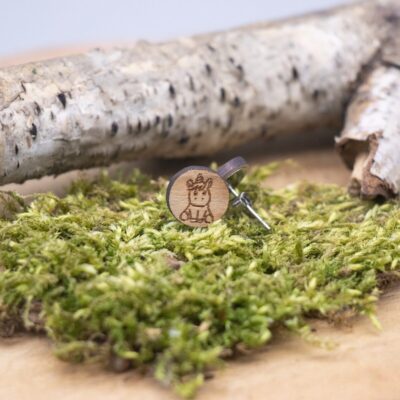 Süße Holz Ohrstecker mit kleinem Einhorn - rund Buche hell