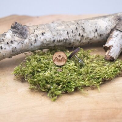 Schöne Holz Ohrstecker mit Bergen und Wald - rund Buche hell