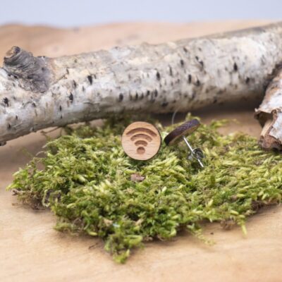 Lustige Holz Ohrstecker mit WLan Signal - rund Buche hell