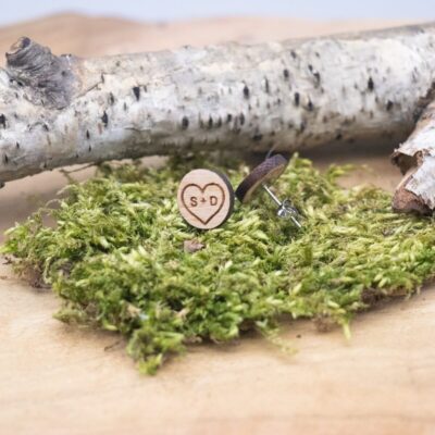 schöne Holz Ohrstecker mit Initialen- rund Buche hell