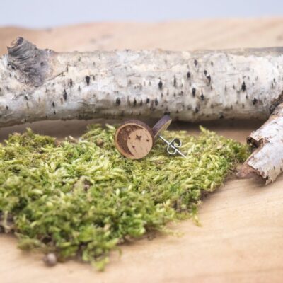 schöne Holz Ohrstecker mit Mond und Sternen - rund Buche hell