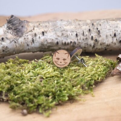 niedliche Holz Ohrstecker mit Katzengesicht - rund Buche hell
