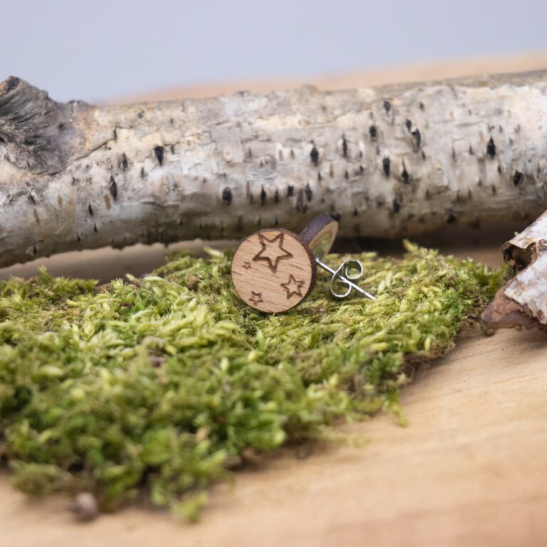 schöne Holz Ohrstecker mit Sternen- rund Buche hell