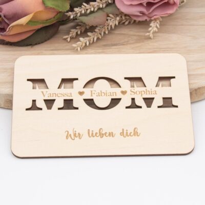 Holzkarte MOM - Geschenk für Mama - Muttertag/personalisiert - 10x15cm