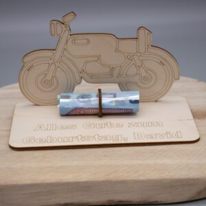 Geldgeschenk mit Moped – aus Holz personalisiert