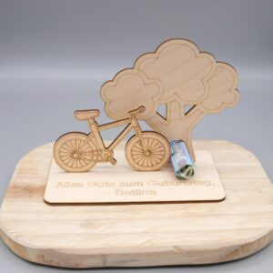 Geldgeschenk Fahrrad mit Baum – aus Holz personalisiert