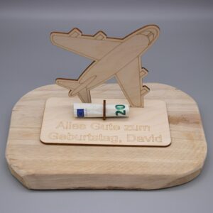 Geldgeschenk Flugzeug – aus Holz personalisiert