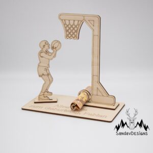 Geldgeschenk mit Basketballspieler – aus Holz personalisiert