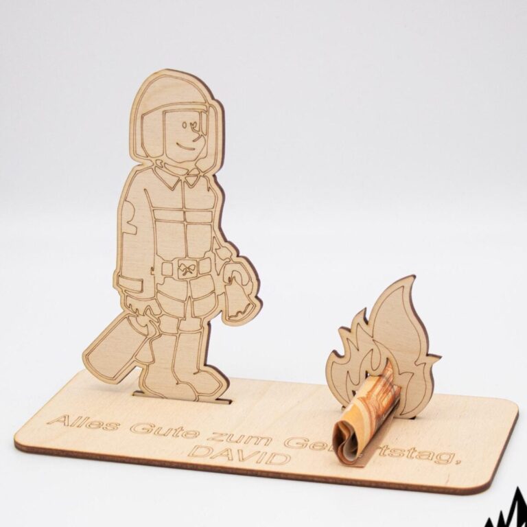 Geldgeschenk mit Feuerwehrmann - aus Holz personalisiert
