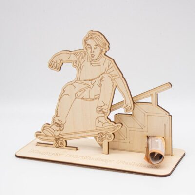 Geldgeschenk Skateboardfahrer - aus Holz personalisiert