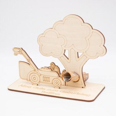 Geldgeschenk für Gartenfreunde mit Rasenmäher - aus Holz personalisiert