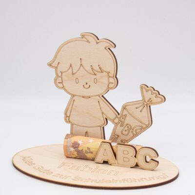 Geldgeschenk zum Schulanfang - Junge mit Zuckertüte - aus Holz personalisiert