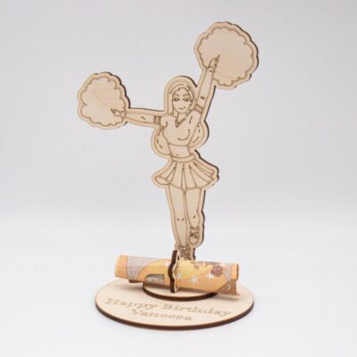 Geldgeschenk Cheerleader - aus Holz personalisiert