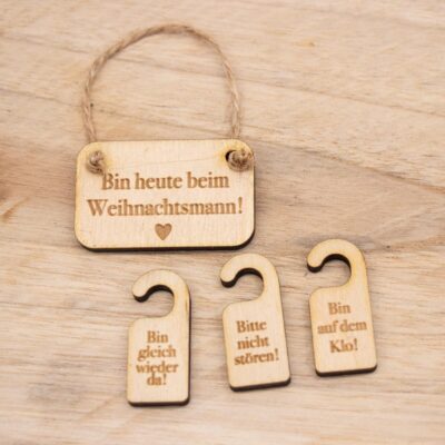 Wichteltür Zubehör aus Holz – Türhänger & kleine Schilder