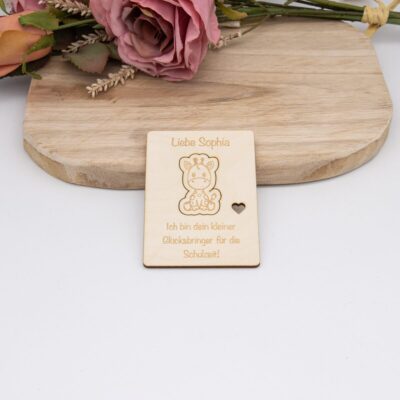 Glücksbringer zum Schulstart aus Holz – personalisiertes Geschenk zur Einschulung