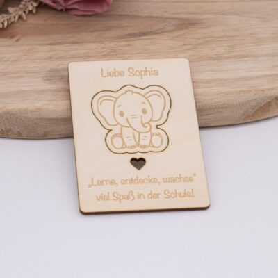 Glücksbringer zum Schulstart aus Holz – „Lerne, entdecke, wachse“ personalisiert