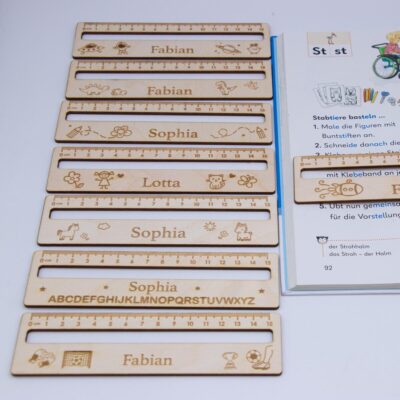 Lesehilfe aus Holz mit Namen – Geschenk zur Einschulung – personalisierte Lesehilfe für Kinder